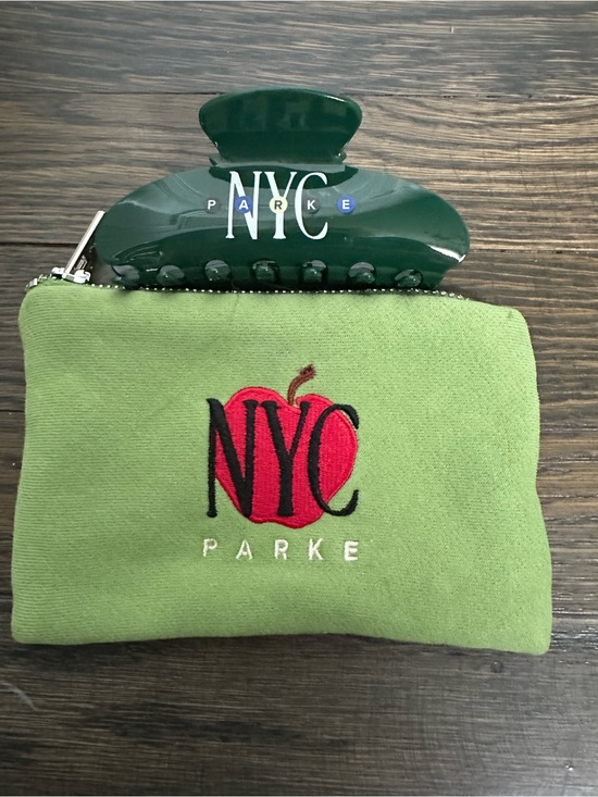 Parke Accessories - New NYC Pop Up Parke Green Subway Hair Clip Apple Zip Pouch